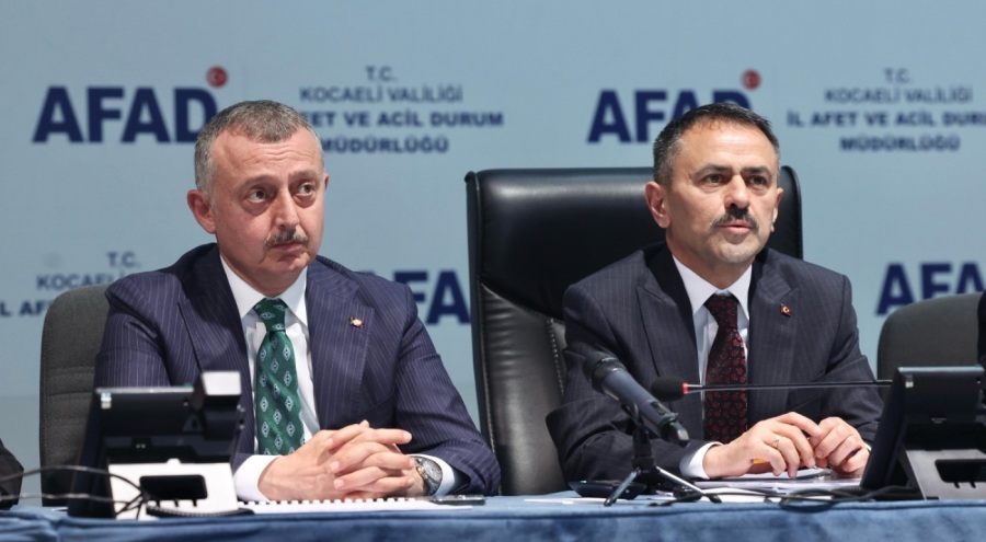 Kocaeli Valisi: "Panikleyen 23 kişi yüksekten atlayarak yaralandı"