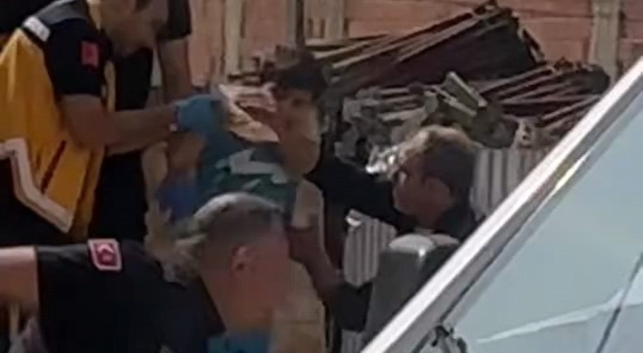 Bursa'da 9 yaşındaki çocuğun eline çivili tahta saplandı