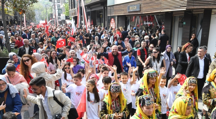 Bursa Osmangazi'de 23 Nisan coşkusu caddelere sığmadı