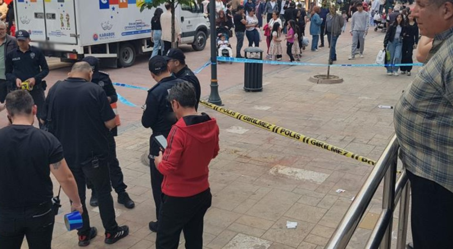 Husumetlisini caddenin ortasında bıçakladı