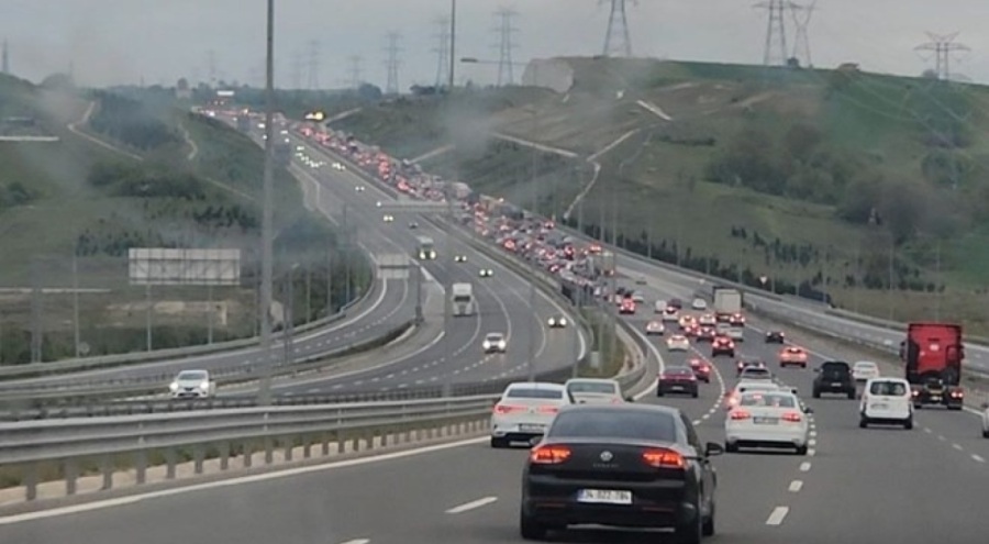 İstanbullular depremin ardından yollara düştü