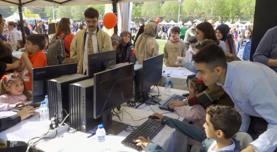 Bursa'da 'Akıllı Şehir Oyunları' minik oyuncularla buluştu