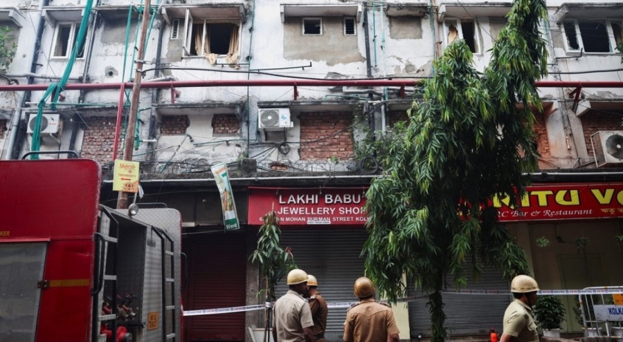 6 katlı otelde yangın: Çok sayıda kişi hayatını kaybetti