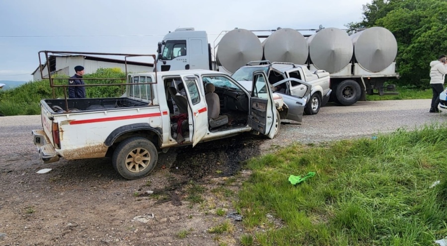 Bursa'da otomobiller kafa kafaya çarpıştı: 1 ölü, 4 yaralı