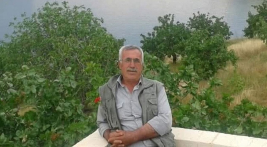 Tartıştığı babasını öldürdü, annesini yaraladı