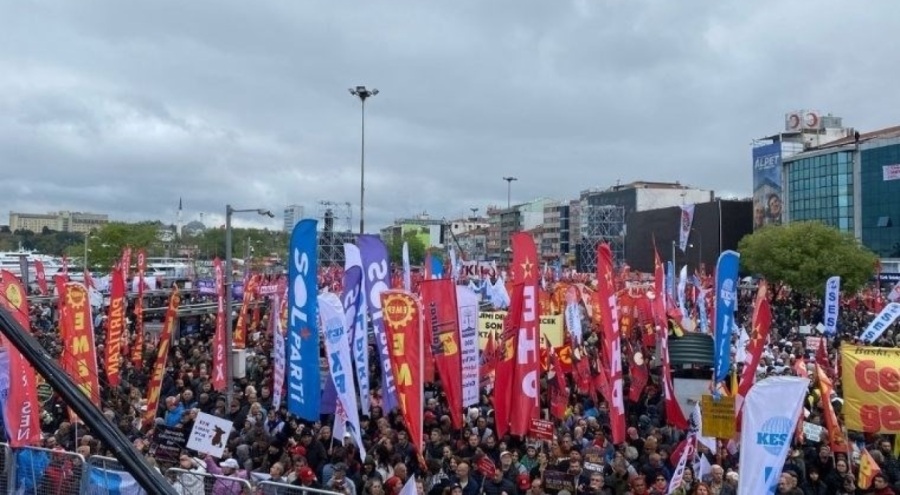Binler 1 Mayıs için Kadıköy'de