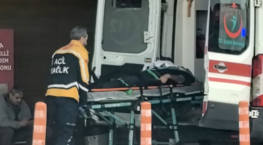 Bursa'da tabela takarken düşen din görevlisi yaralandı