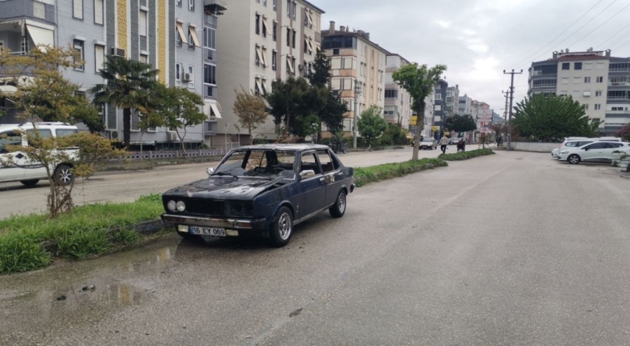 Mudanya'da seyir halindeki otomobilde yangın