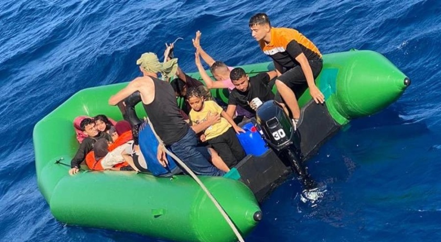 Marmaris açıklarında çok sayıda düzensiz göçmen yakalandı