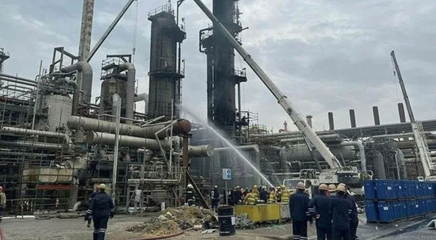 Kuveyt'te petrol rafinerisinde yangın çıktı: Ölü ve yaralılar var