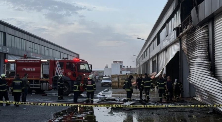 Diyarbakır'da 4 dükkan küle döndü!