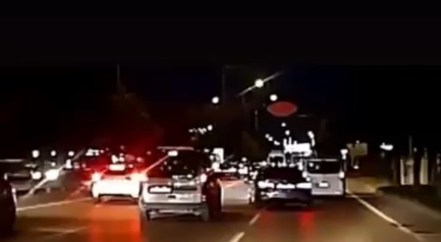 Bursa'da makas atan lüks otomobil kamerada