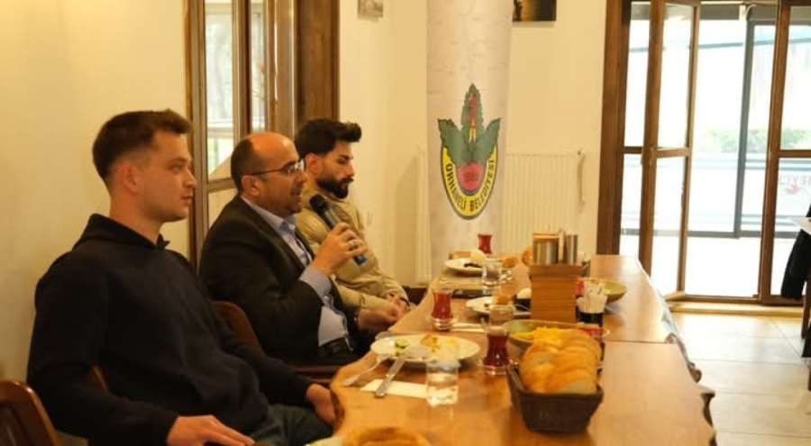 Orhaneli Belediye Başkanı Ali Osman Tayır öğrencilerle bir araya geldi