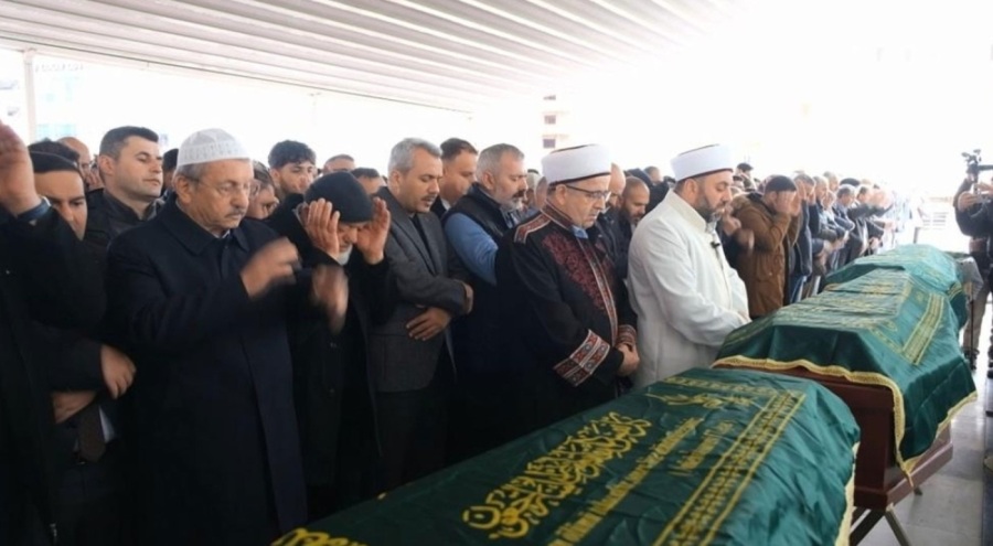 Fransa'daki yangında hayatını kaybeden 3 kardeş son yolculuğuna uğurlandı
