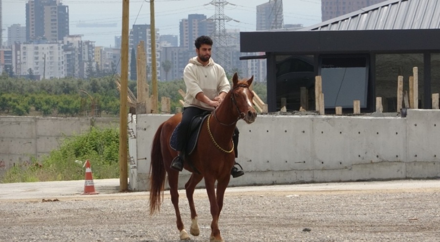 Atla markete giderken 'alkollü araç kullanmak'tan ceza yedi
