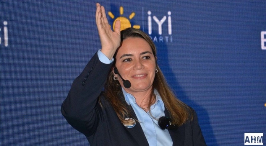 İYİ Partili Ayyüce Türkeş'e babasının kabrinde saldırı!