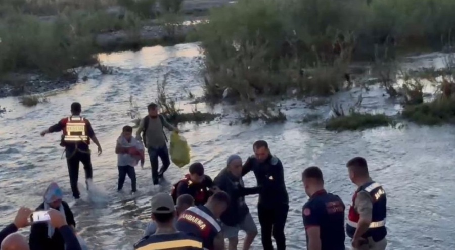 Piknik yaparken su seviyesi yükselince mahsur kaldılar!