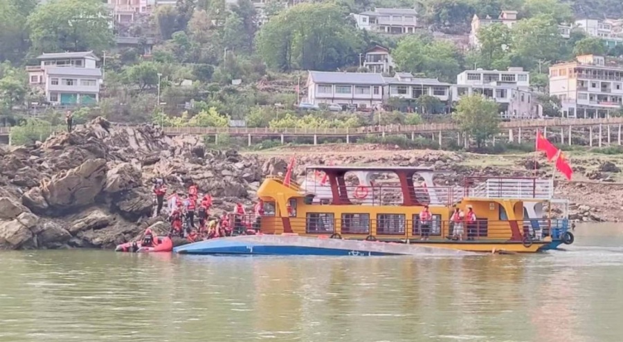 Çin'de turist tekneleri alabora oldu: Çok sayıda ölü ve yaralı var