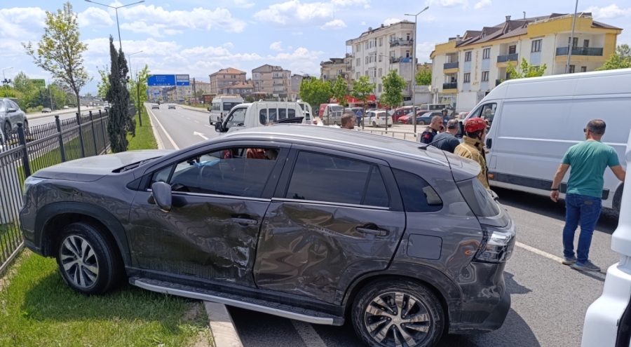 Bursa'da kaza! Tırla cip çarpıştı: 1 yaralı
