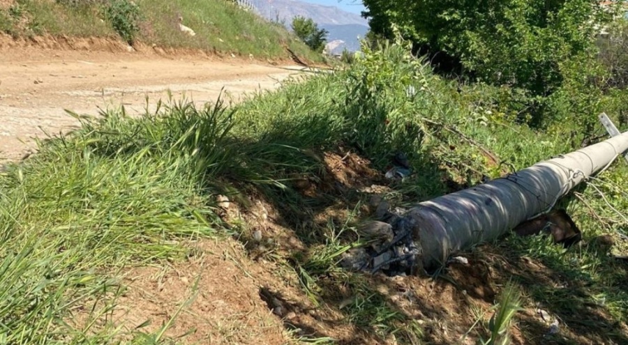 Otomobil elektrik direğine çarptı! Feci kazada 2 kişi hayatını kaybetti