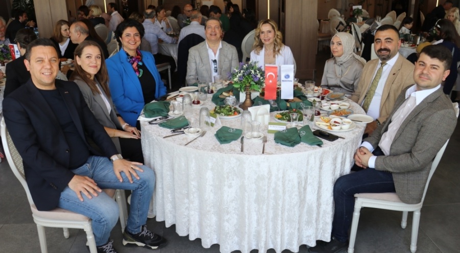 BALKANTÜRKSİAD'dan anneler günü için özel organizasyon