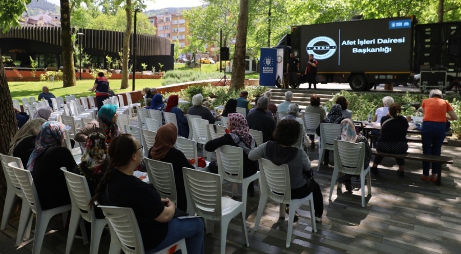 Bursa Büyükşehir Belediyesi'nden mahallelerde 'halk sağlığı ve afet bilinci' eğitimi