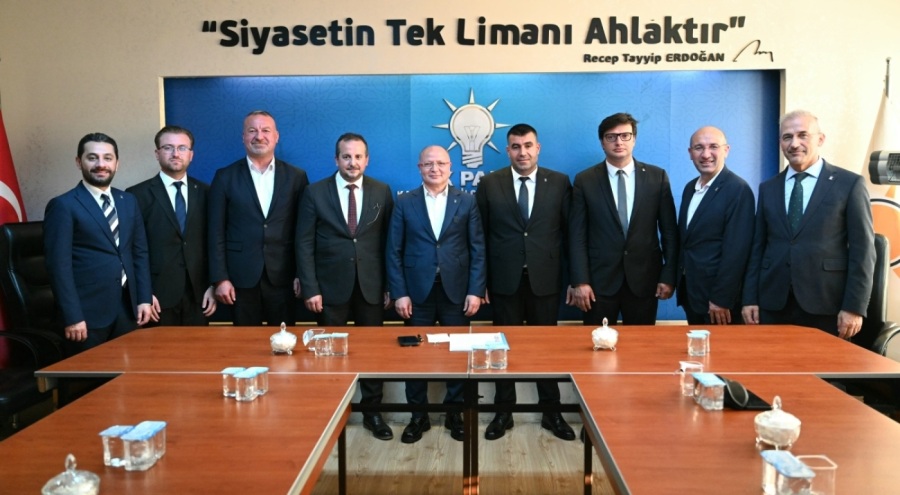 Karacabey'de İYİ Partili 3 Belediye Meclis üyesi AK Parti'ye katıldı