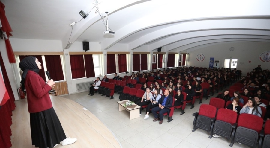 İnegöl'deki Öğrencilere "Dijital Güvenlik" Semineri