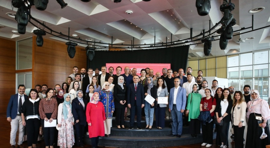 Bursa'da "Dezenformasyonla Mücadele Eğitici Eğitimi" yapıldı