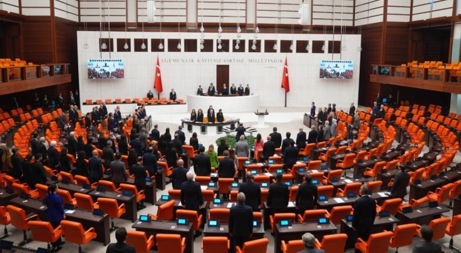 MHP ve AK Parti milletvekilleri, Özel'e yumruklu saldırı olayının araştırılmasını reddetti