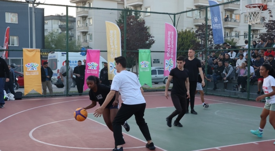 Bursa Uluslararası Spor Festivali'nde 'sokak basketbolu' heyecanı yaşandı
