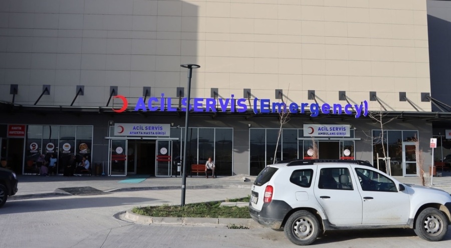 12 öğrenci hastaneye kaldırıldı! Yedikleri doğum günü pastası kabusları oldu