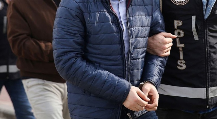 İzinsiz pankart asan 4 şüpheliye gözaltı