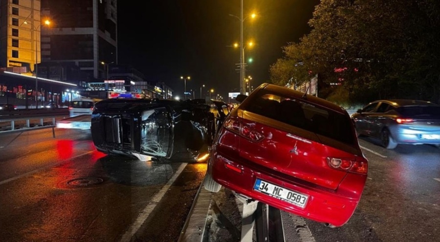 Zincirleme kaza! 3 araç birbirine girdi
