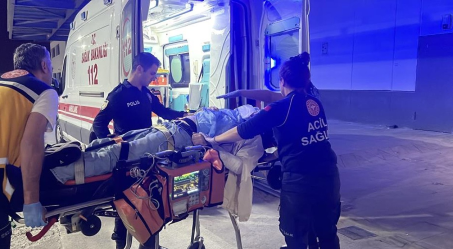 Otomobiliyle ağaca çarpan sürücü yaşam savaşını kaybetti