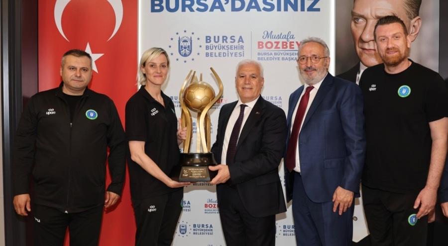Şampiyon sporculardan Bursa Büyükşehir Belediye Başkanı Bozbey'e ziyaret