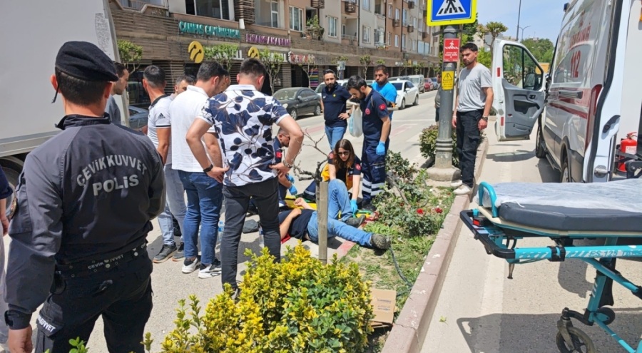 İnegöl'de taksiyle çarpışan motosikletin sürücüsü yaralandı