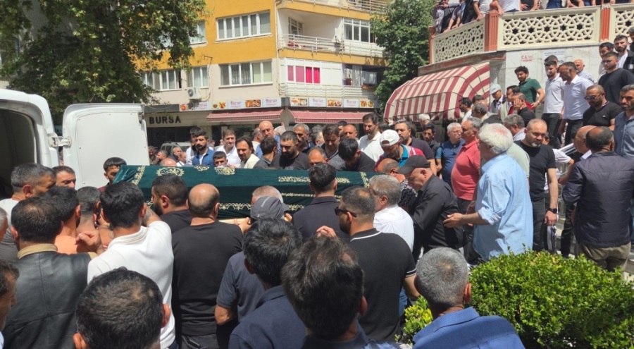 Bursa'daki kazada vefat eden abi kardeş ve enişteleri gözyaşları arasında toprağa verildi