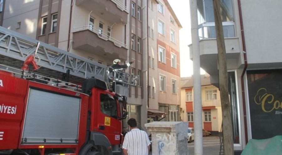 Kapıyı duymayan çift mahalleli ayağa kaldırdı