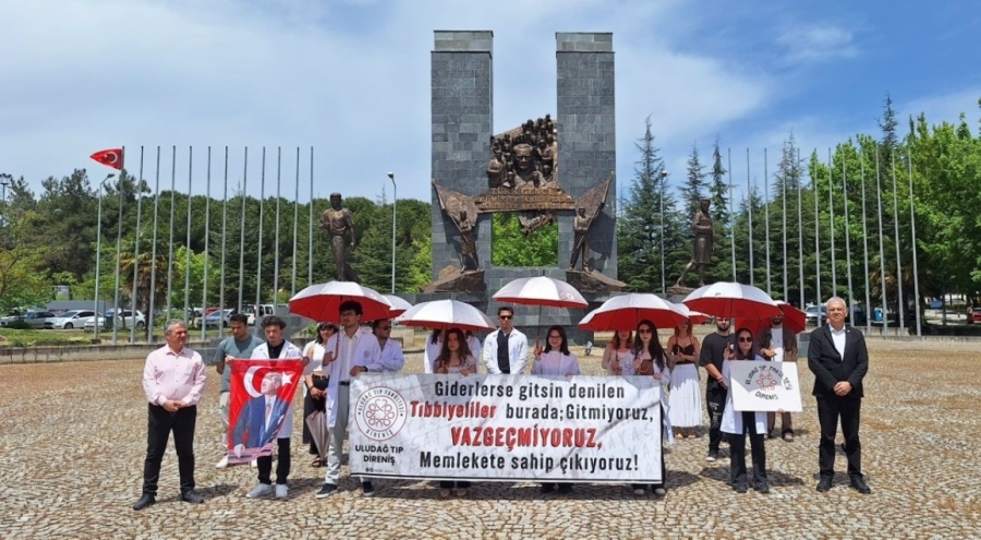 Tıbbiyeliler direnmeye devam ediyor!