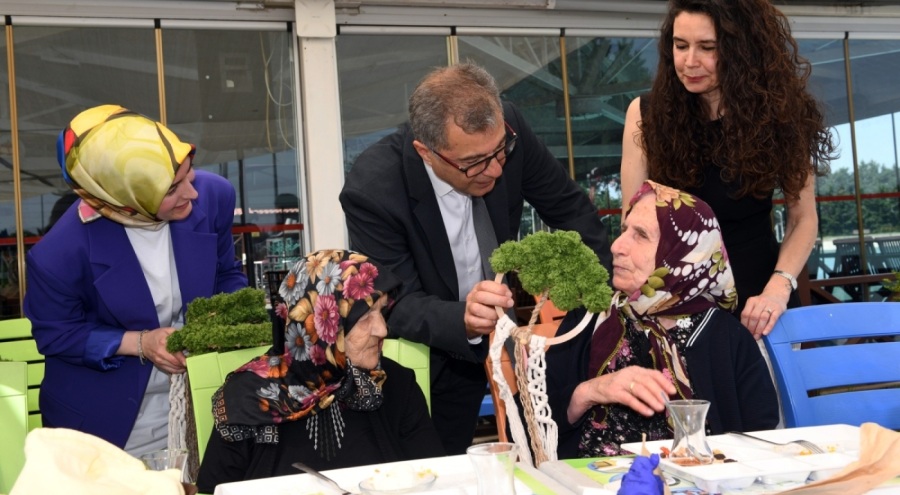 Osmangazi'de alzheimer hastaları için Anneler Günü kutlaması