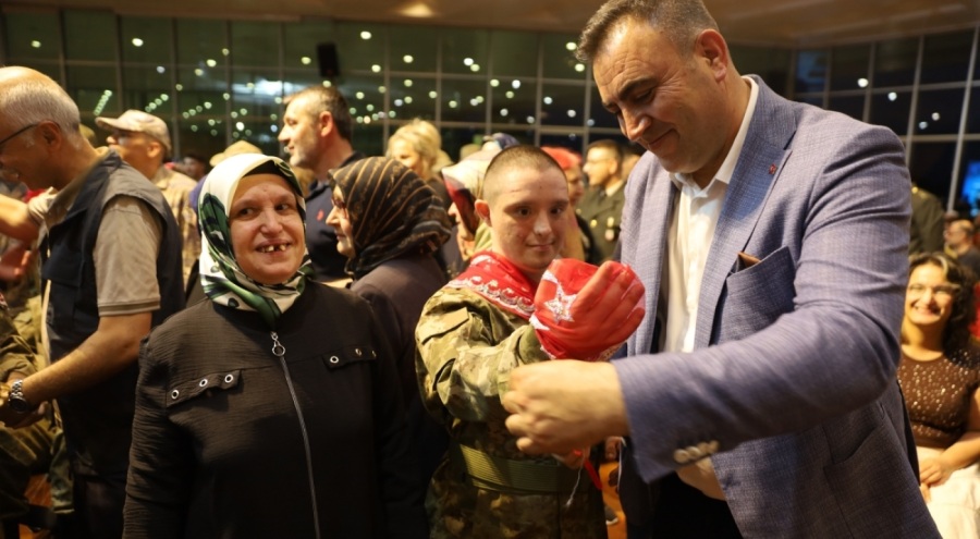 Bursa'da 'özel askerler' için kına eğlencesi düzenlendi