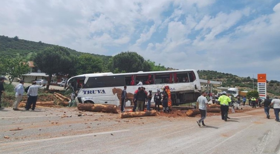Çanakkale'de zincirleme kaza! Çok sayıda can kaybı var