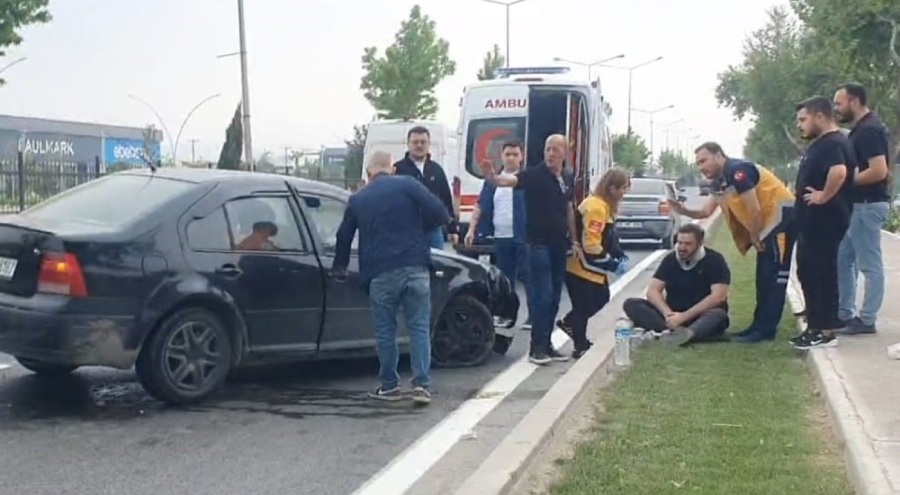 Bursa'da kaza! Bariyere çarptı yaralandı