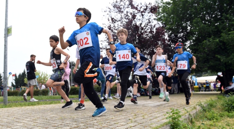 Osmangazi'de genç sporcuların duatlon heyecanı