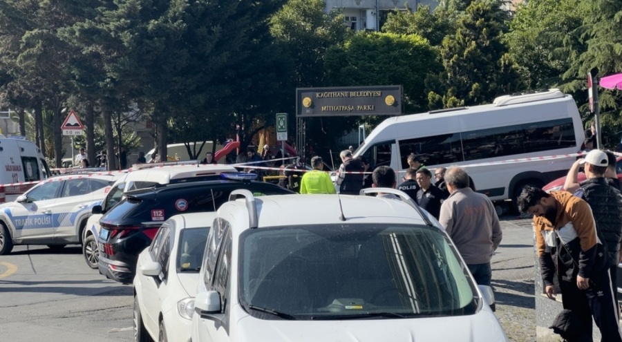 Servis aracının çarptığı 1 kişi öldü, 3 kişi yaralandı