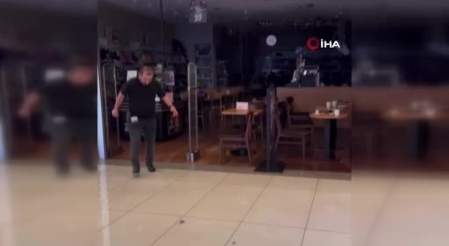 Borular patladı! Bursa Korupark Alışveriş Merkezi'ni su bastı