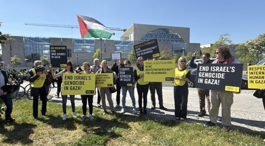 Berlin'de Herzog'a protesto: "İsrail'in Gazze'deki soykırımına son verin"