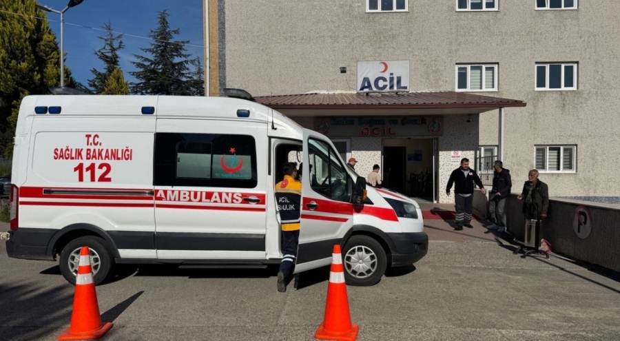 Tarihi geçmiş şekerlemeleri yiyen 17 öğrenci hastaneye kaldırıldı