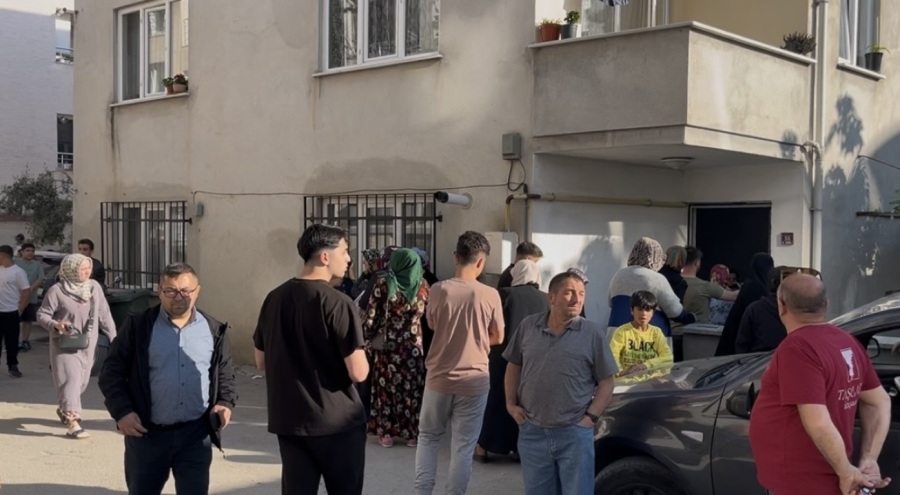 Bursa'da çöp atma kavgası! 1'i ağır 3 yaralı